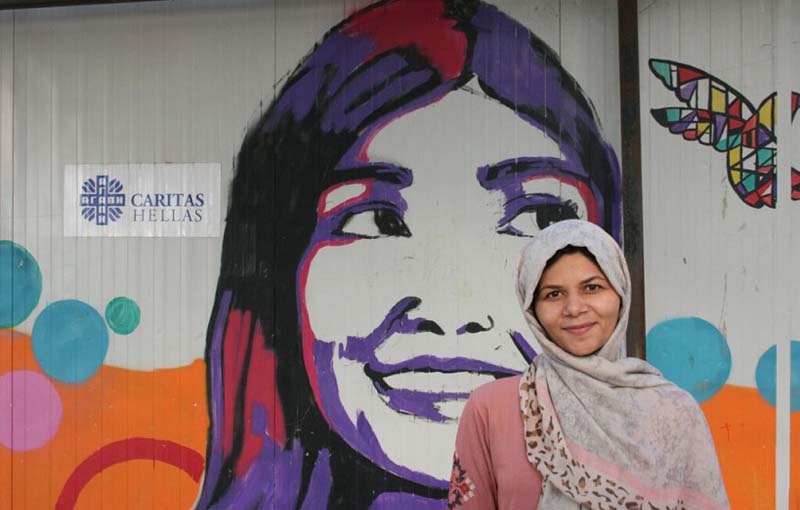 Najibeh và gia đình cô ấy đã di cư từ Afghanistan đến Hy lạp để tìm kiếm việc chữa trị cho chồng cô ấy bị mù. Ảnh do Caritas Hellas.