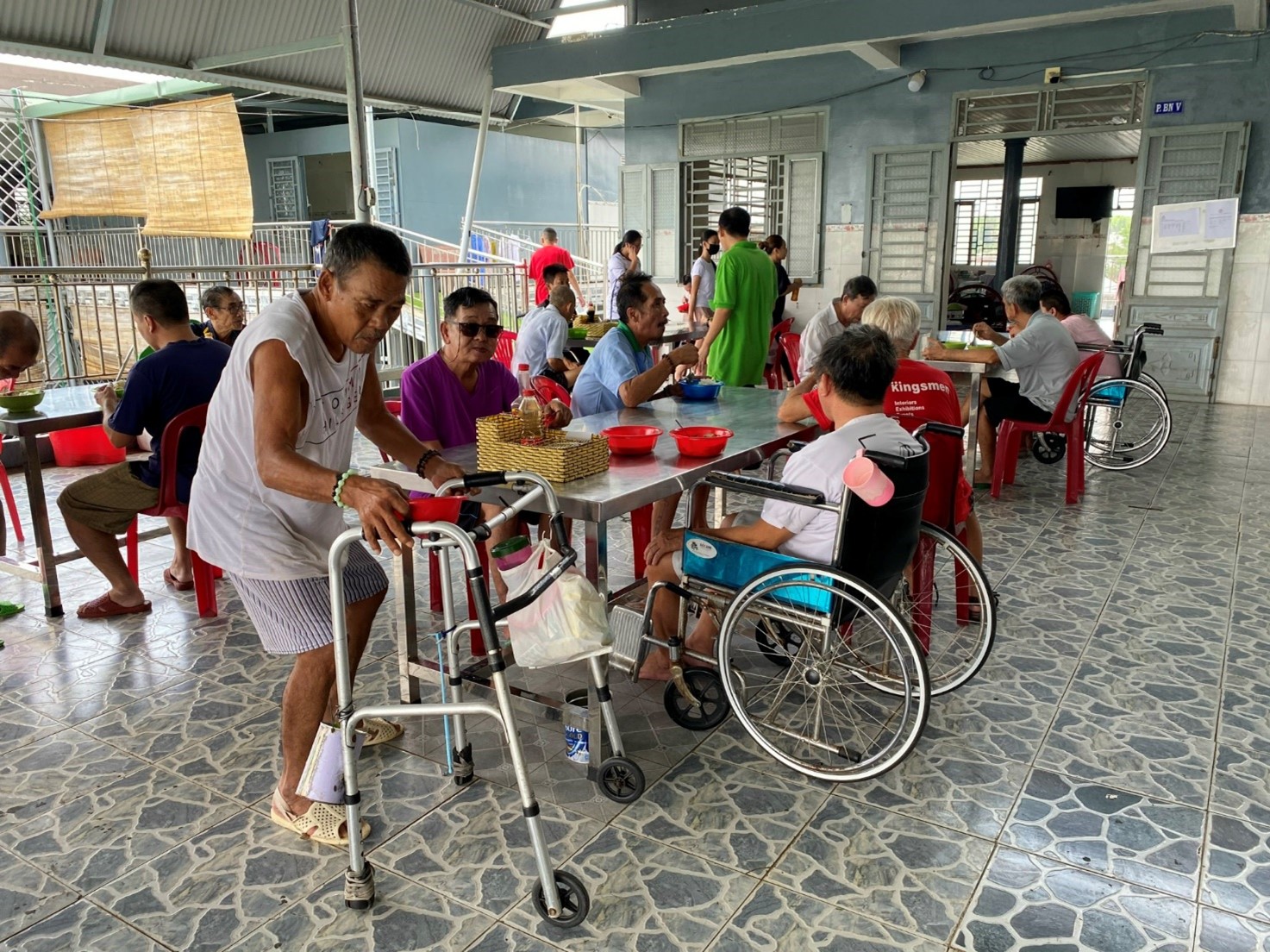 A group of people sitting at a tableDescription automatically generated