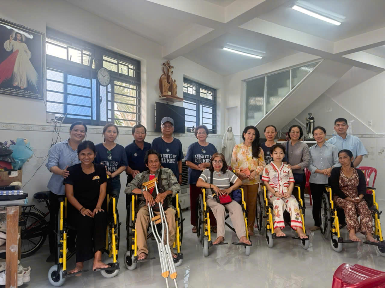 HÀNH TRÌNH YÊU THƯƠNG: TRAO XE LĂN – GỬI TRỌN NIỀM HY VỌNG