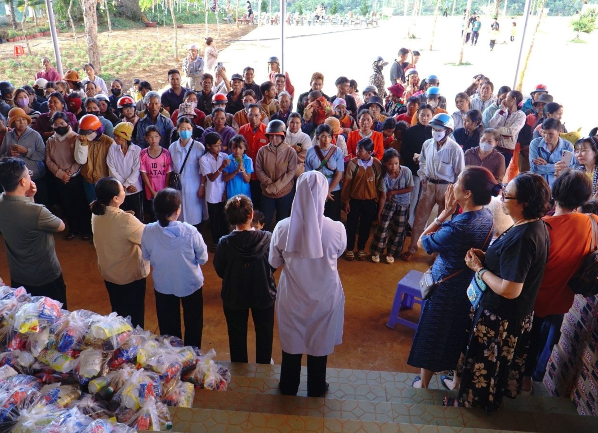 CARITAS HẠT XÓM MỚI: Chương trình thiện nguyện Mùa Chay tại Giáo họ Kim Ngọc, Tà Đùng