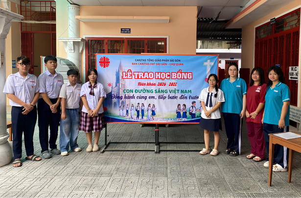 ẤM ÁP BUỔI LỄ TRAO HỌC BỔNG CARITAS HẠT SÀI GÒN - CHỢ QUÁN
