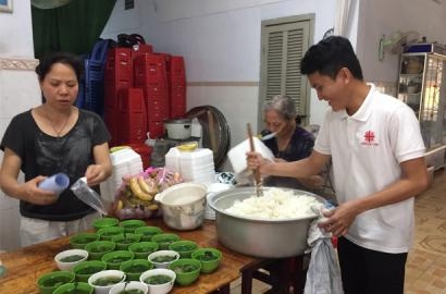 BẾP ĂN TÂN SA CHÂU: Những Chiếc Lá Rách