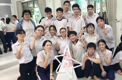 MỤC VỤ BÁC ÁI HÈ TẠI TRƯỜNG KHIẾM THÍNH ANH MINH: TRÒ GIÚP THẦY