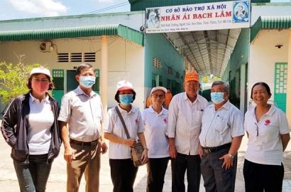 CARITAS HÀNG XANH: BÁC ÁI MÙA CHAY TRONG DỊCH COVID -19