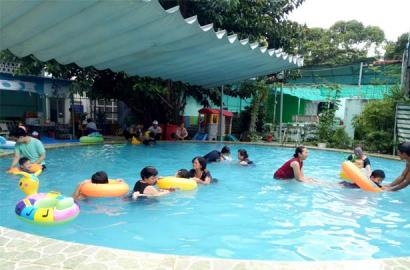 Caritas TGP Sài Gòn: Thủy Trị Liệu Cho Bé Có Tổn Thương Não