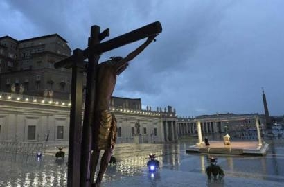 ĐTC Phanxicô mời gọi hãy để mình được 'nhiễm' tình yêu chứ không nhiễm virus