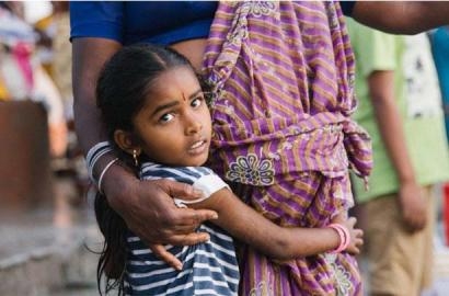 Bà Mukaluvilayil Sameul Sunil, giáo sư về hưu xây 175 ngôi nhà cho người vô gia cư