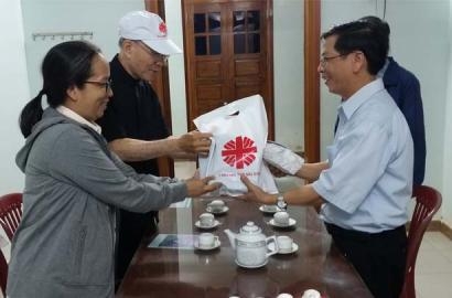 Caritas TGP Sài Gòn đi thăm đồng bào bị bão lụt ở các Giáo Xứ thuộc Giáo phận Quy Nhơn