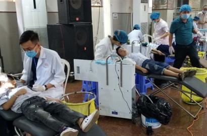 Ban y tế Caritas TGP Sài Gòn khám bệnh cho các em Mái Ấm và Tình thương