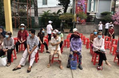 Caritas Giáo Xứ Từ Đức Hạt Thủ Đức Trao Quà Tết 2021