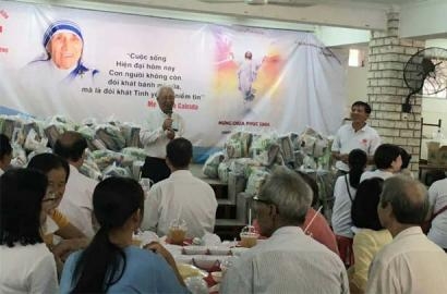 Caritas Giáo Hạt Phú Thọ trao tặng yêu thương mừng Chúa Phục Sinh