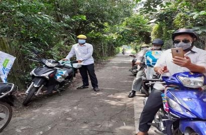 Caritas Sài Gòn trao tặng tã và sữa cho các bé bị tổn thương não hoàn cảnh khó khăn