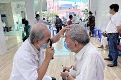 CARITAS SÀI GÒN: CHĂM SÓC ĐÔI MẮT CHO NGƯỜI NGHÈO