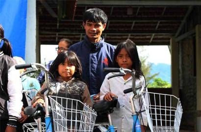 CARITAS VIỆT NAM: TRAO XE ĐẠP CHO HỌC SINH TẠI CÁC TỈNH TÂY NGUYÊN