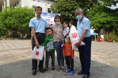 CARITAS HẢI PHÒNG: TRAO GỬI YÊU THƯƠNG TRONG NGÀY CHÚA NHẬT LỄ LÁ - KHAI MẠC TUẦN THÁNH