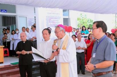Caritas Bà Rịa: Nghi thức cắt băng khánh thành và làm phép Trung tâm Chăm sóc Sức khỏe Cộng đồng