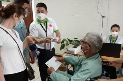 CARITAS HƯNG HÓA: PHẪU THUẬT THAY THỦY TINH THỂ MIỄN PHÍ CHO NGƯỜI CÓ HOÀN CẢNH KHÓ KHĂN