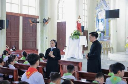 CARITAS HÀ TĨNH: TRUYỀN THÔNG PHÒNG CHỐNG BUÔN NGƯỜI TẠI GIÁO XỨ LÀNG KHE