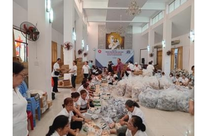 Caritas TGP Sài Gòn: Trao 5000 phần quà Giáng Sinh cho trẻ cơ nhỡ