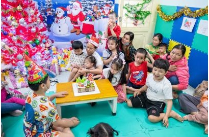 Đấng EMMANUEL nơi mái ấm xóm trọ