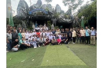 KHÁM BỆNH PHÁT THUỐC CHO TRẺ EM VÀ NGƯỜI NGHÈO TẠI GIÁO HỌ VĨNH LỘC B