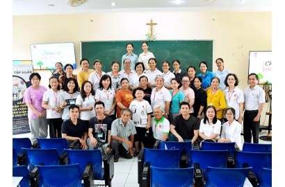 CARITAS TGP SG: KẾT THÚC 3 NGÀY TẬP HUẤN VỀ CÁCH CHĂM SÓC CHO TRẺ KHUYẾT TẬT