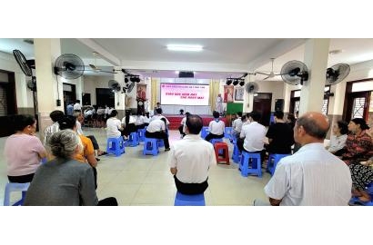 Ban Caritas GH. Phú Thọ tiếp sức cho các em đến trường