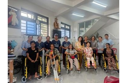 HÀNH TRÌNH YÊU THƯƠNG: TRAO XE LĂN – GỬI TRỌN NIỀM HY VỌNG