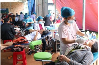 Caritas TGP TP.HCM: Chăm sóc sức khỏe cho bà con vùng cao Ninh Đức - Gia Lai